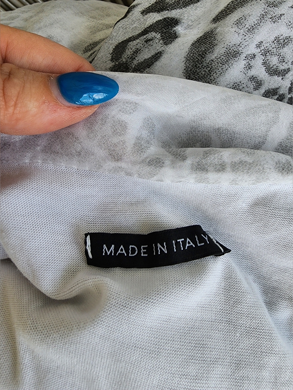 Made In ITALY White & Gray Animal Print Sleeveless Tunic $60 MSRP - Picture 4 of 5
